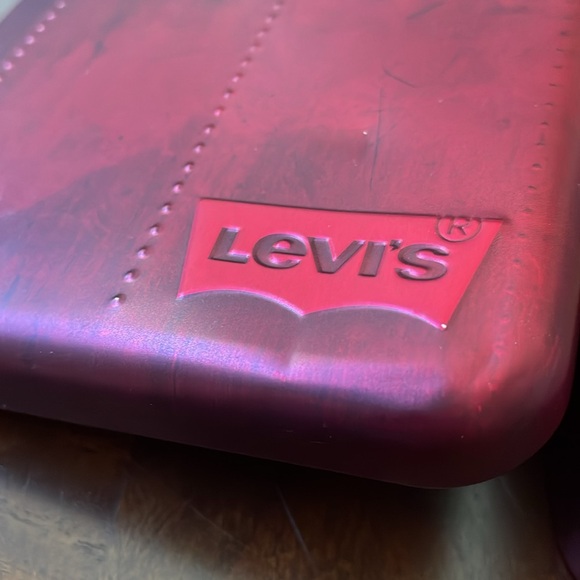 Men’s BNWT Levi’s RFID Multi cards ID wallet Tan in tin metal box - Picture 11 of 11